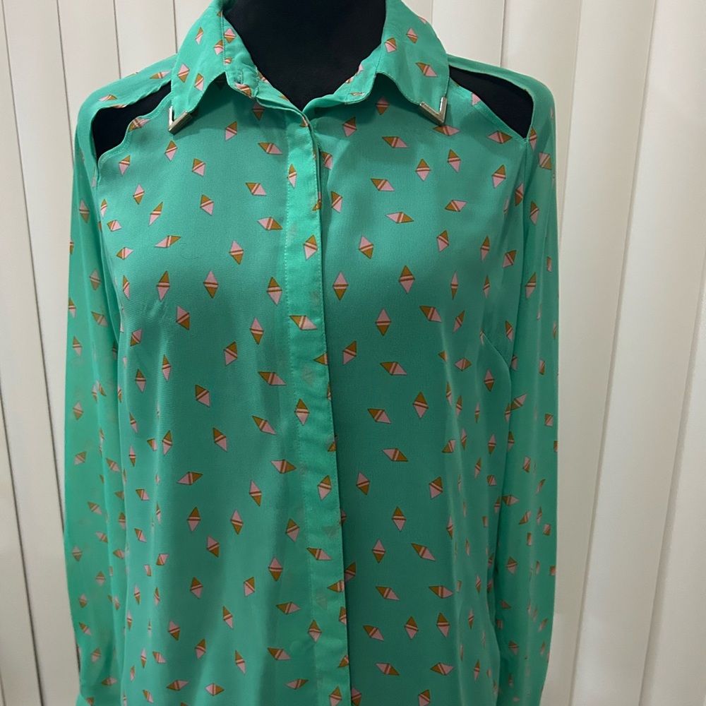 Romeo & Juliet Couture Green Long Sleeve Button Down Shirt